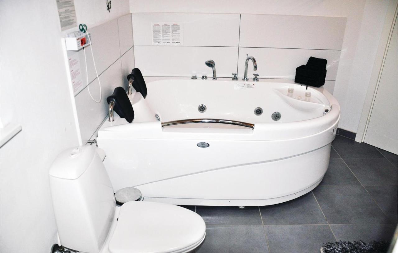 Pet Friendly Home In Augustenborg With Kitchen Asserballeskov Buitenkant foto